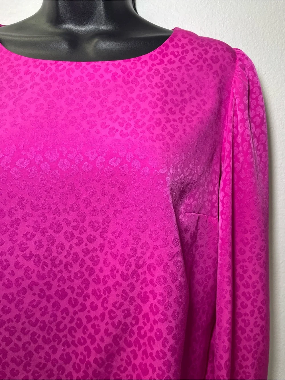 Lilly Pulitzer Pink Jacquard Leopard Print Blouse Top Women’s Small Puff Sleeve